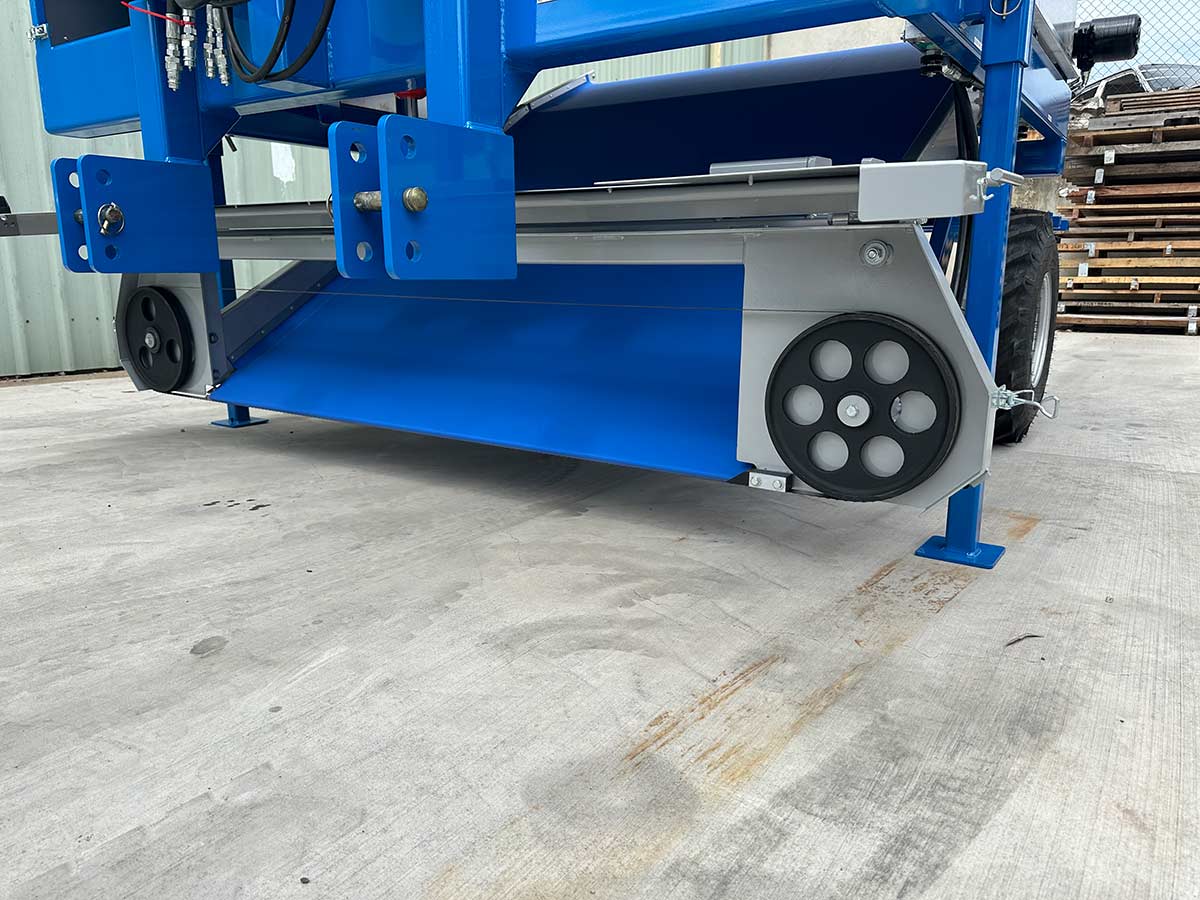 adjustable belt speed harvester