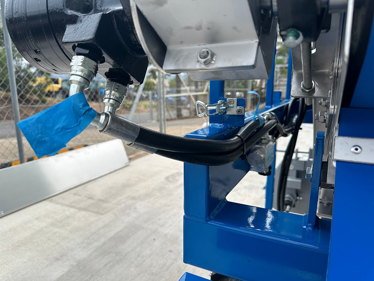 quick-change blade leaf harvester